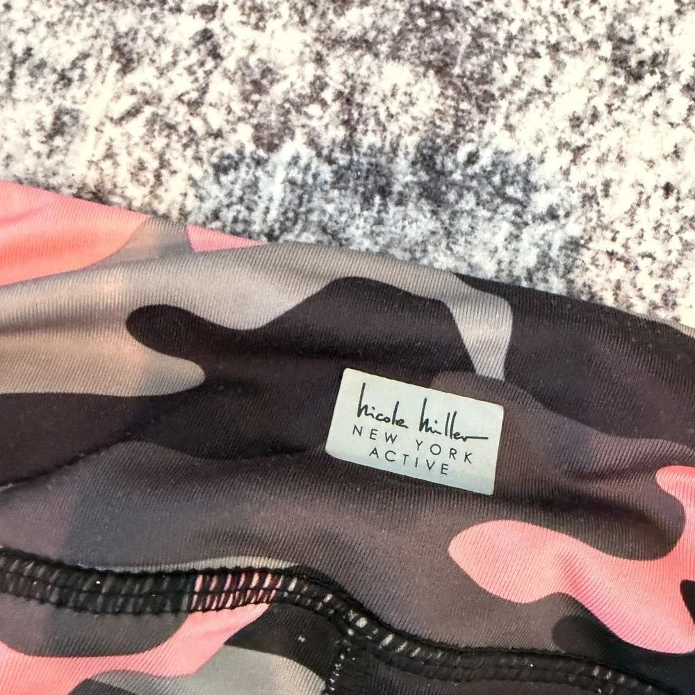 Nicole Miller NEW YORK ACTIVE Camo Print Legging Yoga Pant Activewear Size Small